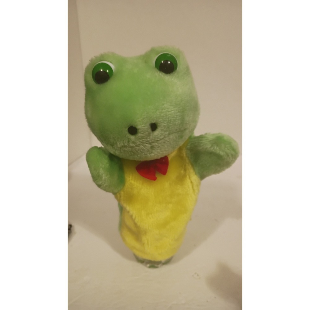 Vintage 1993 Plushpups Frog Hand Puppet Green Yellow Red Bow Tie MT&B Corp